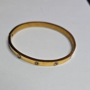 Elegant Gold Bracelet with Crystal Accents